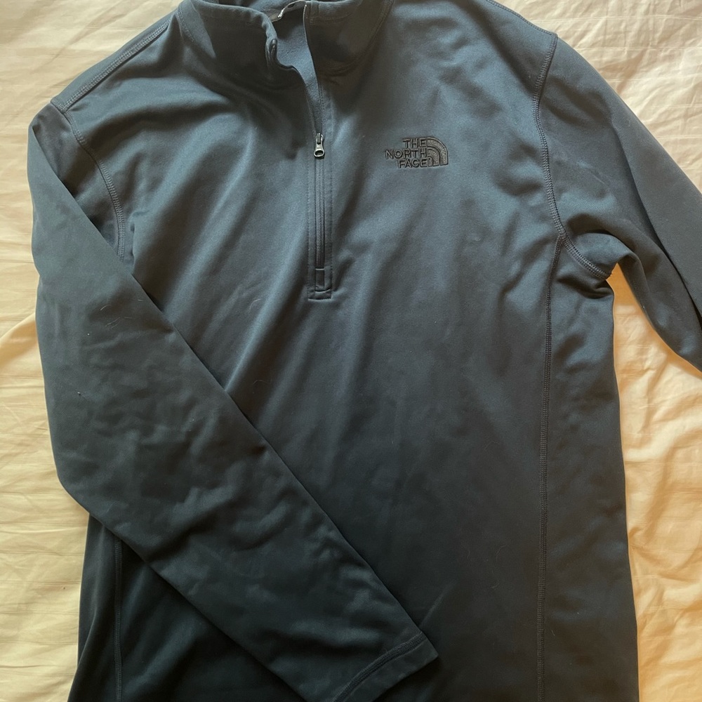 North Face Men’s navy long-sleeve quarter zip